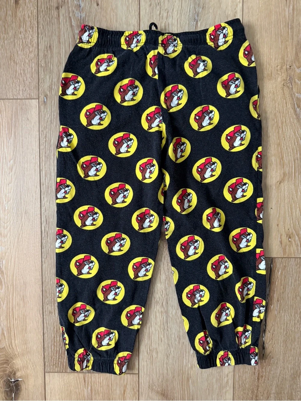 Buc-ee’s Kids Black Lounge Pants Size M Beaver Logo All Over Print